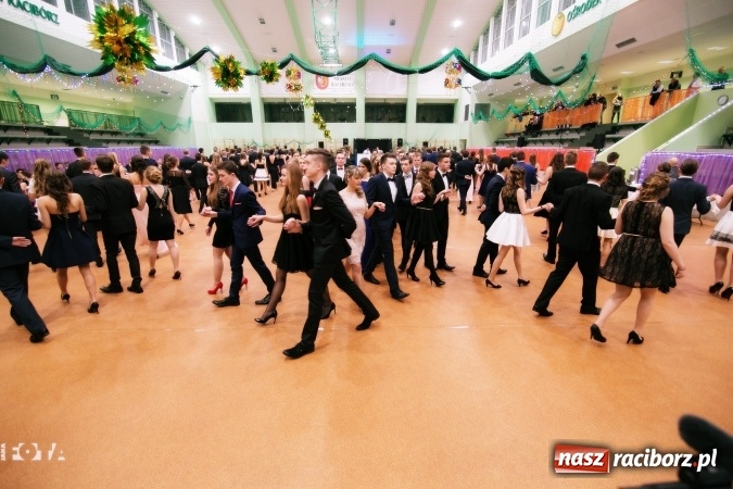 Zdjęcie w galerii na portalu naszraciborz.pl: Sezon studni&oacute;wek rozpoczęty - I LO im. Kasprowicza wybrało Arenę Rafako FOTO I WIDEO wiadomości z regionu