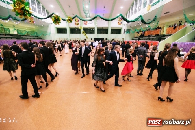 Zdjęcie w galerii na portalu naszraciborz.pl: Sezon studni&oacute;wek rozpoczęty - I LO im. Kasprowicza wybrało Arenę Rafako FOTO I WIDEO wiadomości z regionu