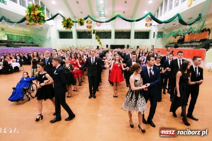 Zdjęcie w galerii na portalu naszraciborz.pl: Sezon studni&oacute;wek rozpoczęty - I LO im. Kasprowicza wybrało Arenę Rafako FOTO I WIDEO wiadomości z regionu