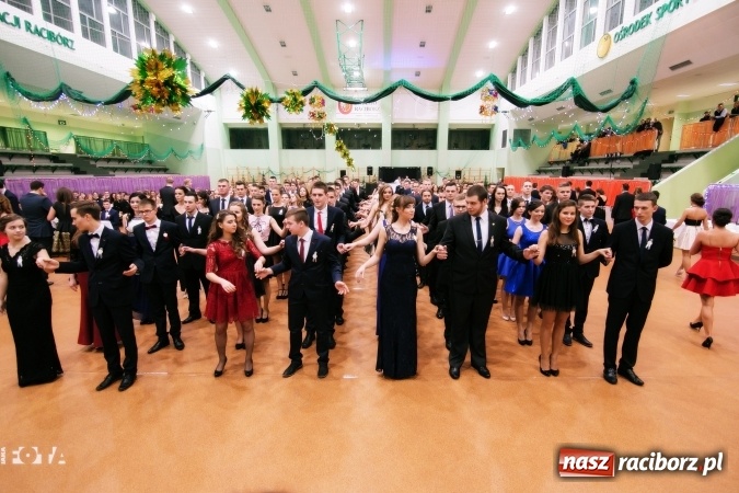 Zdjęcie w galerii na portalu naszraciborz.pl: Sezon studni&oacute;wek rozpoczęty - I LO im. Kasprowicza wybrało Arenę Rafako FOTO I WIDEO wiadomości z regionu