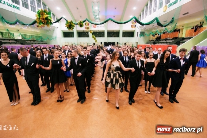 Zdjęcie w galerii na portalu naszraciborz.pl: Sezon studni&oacute;wek rozpoczęty - I LO im. Kasprowicza wybrało Arenę Rafako FOTO I WIDEO wiadomości z regionu