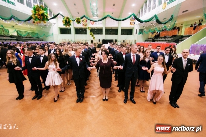 Zdjęcie w galerii na portalu naszraciborz.pl: Sezon studni&oacute;wek rozpoczęty - I LO im. Kasprowicza wybrało Arenę Rafako FOTO I WIDEO wiadomości z regionu