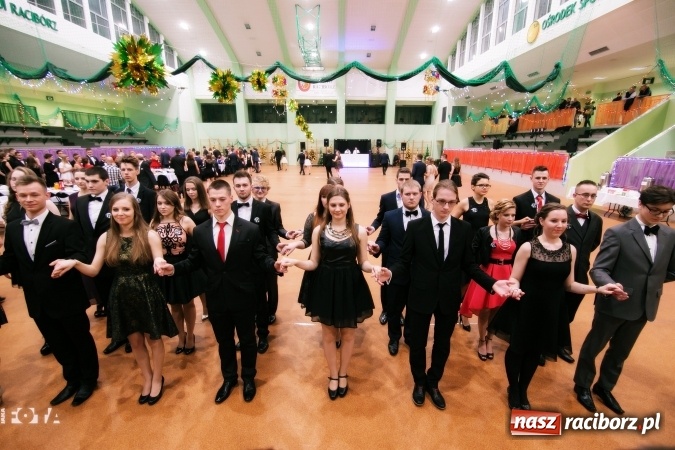 Zdjęcie w galerii na portalu naszraciborz.pl: Sezon studni&oacute;wek rozpoczęty - I LO im. Kasprowicza wybrało Arenę Rafako FOTO I WIDEO wiadomości z regionu