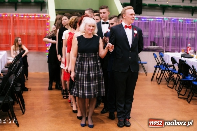 Zdjęcie w galerii na portalu naszraciborz.pl: Sezon studni&oacute;wek rozpoczęty - I LO im. Kasprowicza wybrało Arenę Rafako FOTO I WIDEO wiadomości z regionu