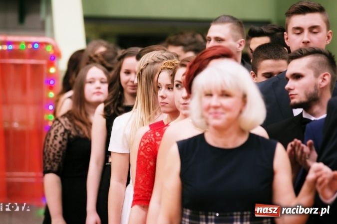 Zdjęcie w galerii na portalu naszraciborz.pl: Sezon studni&oacute;wek rozpoczęty - I LO im. Kasprowicza wybrało Arenę Rafako FOTO I WIDEO wiadomości z regionu