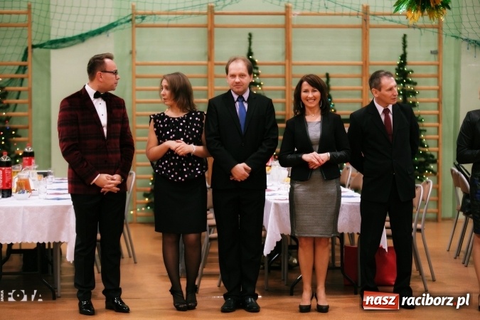 Zdjęcie w galerii na portalu naszraciborz.pl: Sezon studni&oacute;wek rozpoczęty - I LO im. Kasprowicza wybrało Arenę Rafako FOTO I WIDEO wiadomości z regionu