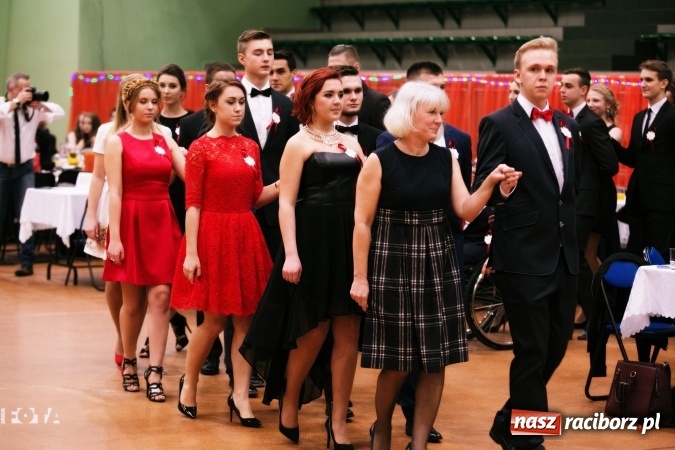 Zdjęcie w galerii na portalu naszraciborz.pl: Sezon studni&oacute;wek rozpoczęty - I LO im. Kasprowicza wybrało Arenę Rafako FOTO I WIDEO wiadomości z regionu