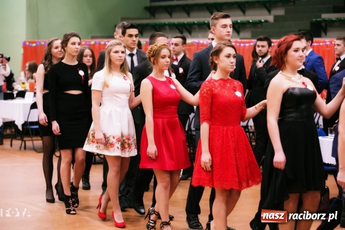 Zdjęcie w galerii na portalu naszraciborz.pl: Sezon studni&oacute;wek rozpoczęty - I LO im. Kasprowicza wybrało Arenę Rafako FOTO I WIDEO wiadomości z regionu