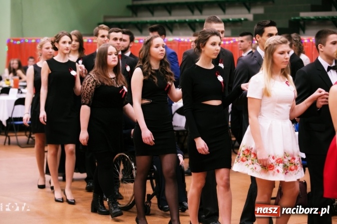 Zdjęcie w galerii na portalu naszraciborz.pl: Sezon studni&oacute;wek rozpoczęty - I LO im. Kasprowicza wybrało Arenę Rafako FOTO I WIDEO wiadomości z regionu