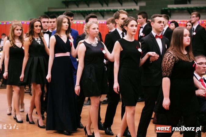 Zdjęcie w galerii na portalu naszraciborz.pl: Sezon studni&oacute;wek rozpoczęty - I LO im. Kasprowicza wybrało Arenę Rafako FOTO I WIDEO wiadomości z regionu