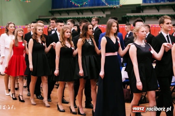 Zdjęcie w galerii na portalu naszraciborz.pl: Sezon studni&oacute;wek rozpoczęty - I LO im. Kasprowicza wybrało Arenę Rafako FOTO I WIDEO wiadomości z regionu