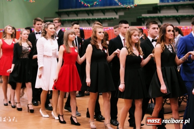 Zdjęcie w galerii na portalu naszraciborz.pl: Sezon studni&oacute;wek rozpoczęty - I LO im. Kasprowicza wybrało Arenę Rafako FOTO I WIDEO wiadomości z regionu