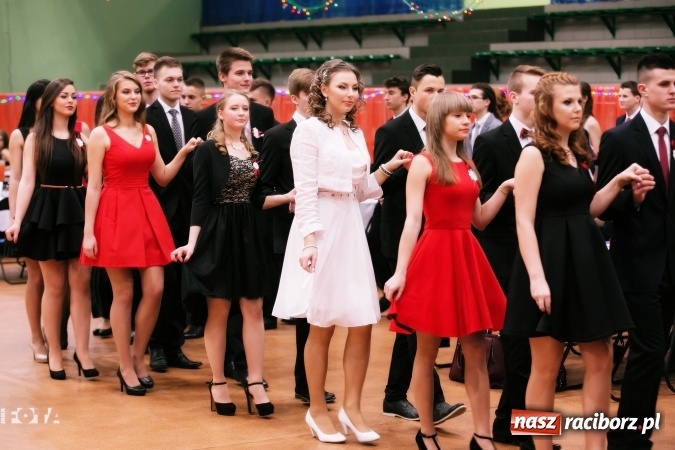 Zdjęcie w galerii na portalu naszraciborz.pl: Sezon studni&oacute;wek rozpoczęty - I LO im. Kasprowicza wybrało Arenę Rafako FOTO I WIDEO wiadomości z regionu