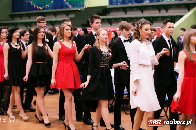 Zdjęcie w galerii na portalu naszraciborz.pl: Sezon studni&oacute;wek rozpoczęty - I LO im. Kasprowicza wybrało Arenę Rafako FOTO I WIDEO wiadomości z regionu