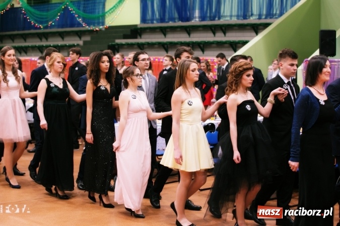 Zdjęcie w galerii na portalu naszraciborz.pl: Sezon studni&oacute;wek rozpoczęty - I LO im. Kasprowicza wybrało Arenę Rafako FOTO I WIDEO wiadomości z regionu