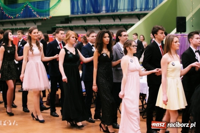 Zdjęcie w galerii na portalu naszraciborz.pl: Sezon studni&oacute;wek rozpoczęty - I LO im. Kasprowicza wybrało Arenę Rafako FOTO I WIDEO wiadomości z regionu