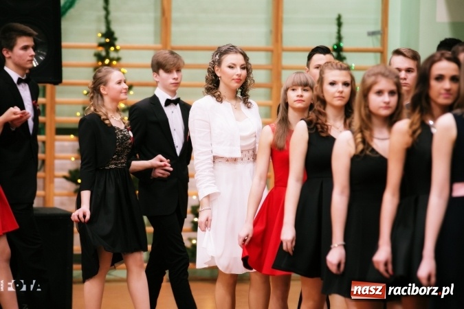 Zdjęcie w galerii na portalu naszraciborz.pl: Sezon studni&oacute;wek rozpoczęty - I LO im. Kasprowicza wybrało Arenę Rafako FOTO I WIDEO wiadomości z regionu