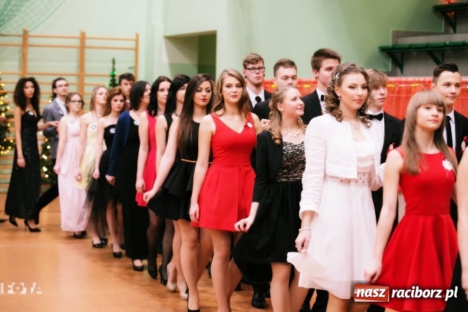 Zdjęcie w galerii na portalu naszraciborz.pl: Sezon studni&oacute;wek rozpoczęty - I LO im. Kasprowicza wybrało Arenę Rafako FOTO I WIDEO wiadomości z regionu