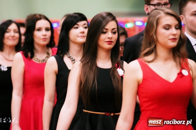 Zdjęcie w galerii na portalu naszraciborz.pl: Sezon studni&oacute;wek rozpoczęty - I LO im. Kasprowicza wybrało Arenę Rafako FOTO I WIDEO wiadomości z regionu