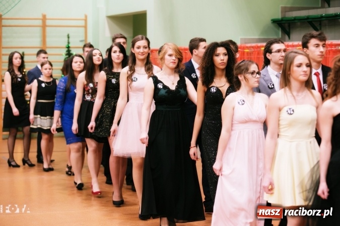 Zdjęcie w galerii na portalu naszraciborz.pl: Sezon studni&oacute;wek rozpoczęty - I LO im. Kasprowicza wybrało Arenę Rafako FOTO I WIDEO wiadomości z regionu