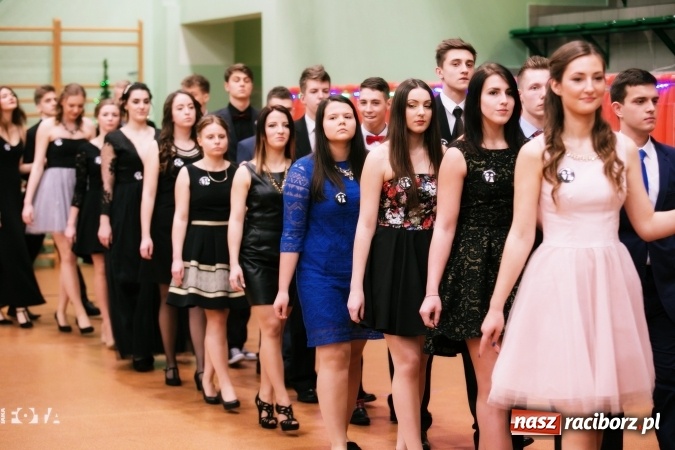 Zdjęcie w galerii na portalu naszraciborz.pl: Sezon studni&oacute;wek rozpoczęty - I LO im. Kasprowicza wybrało Arenę Rafako FOTO I WIDEO wiadomości z regionu