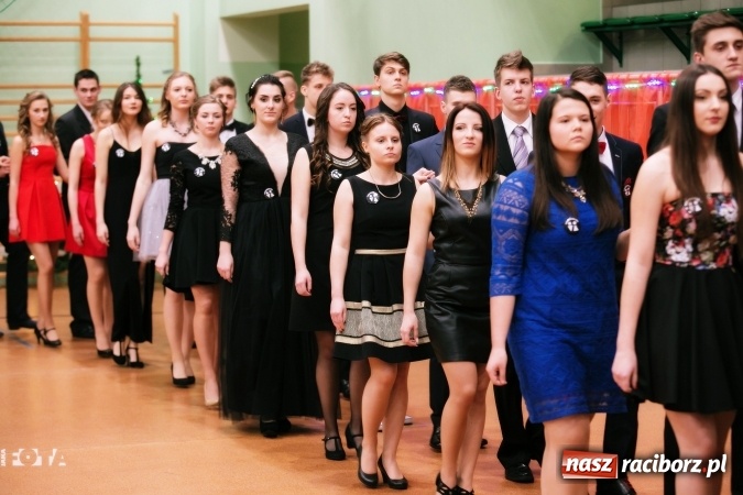 Zdjęcie w galerii na portalu naszraciborz.pl: Sezon studni&oacute;wek rozpoczęty - I LO im. Kasprowicza wybrało Arenę Rafako FOTO I WIDEO wiadomości z regionu