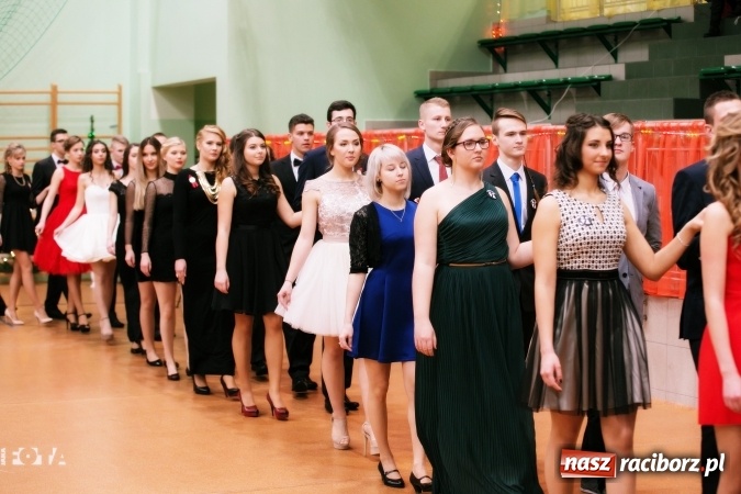 Zdjęcie w galerii na portalu naszraciborz.pl: Sezon studni&oacute;wek rozpoczęty - I LO im. Kasprowicza wybrało Arenę Rafako FOTO I WIDEO wiadomości z regionu