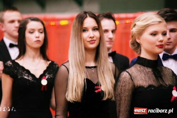 Zdjęcie w galerii na portalu naszraciborz.pl: Sezon studni&oacute;wek rozpoczęty - I LO im. Kasprowicza wybrało Arenę Rafako FOTO I WIDEO wiadomości z regionu