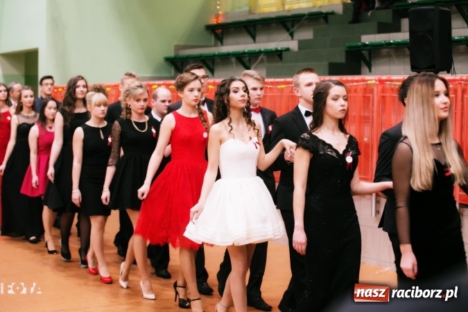 Zdjęcie w galerii na portalu naszraciborz.pl: Sezon studni&oacute;wek rozpoczęty - I LO im. Kasprowicza wybrało Arenę Rafako FOTO I WIDEO wiadomości z regionu