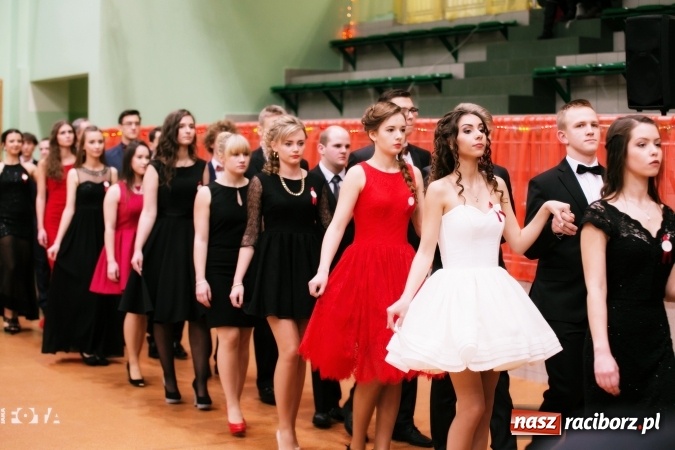 Zdjęcie w galerii na portalu naszraciborz.pl: Sezon studni&oacute;wek rozpoczęty - I LO im. Kasprowicza wybrało Arenę Rafako FOTO I WIDEO wiadomości z regionu