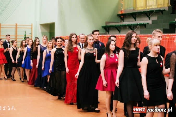 Zdjęcie w galerii na portalu naszraciborz.pl: Sezon studni&oacute;wek rozpoczęty - I LO im. Kasprowicza wybrało Arenę Rafako FOTO I WIDEO wiadomości z regionu