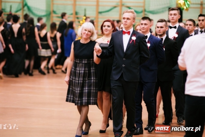 Zdjęcie w galerii na portalu naszraciborz.pl: Sezon studni&oacute;wek rozpoczęty - I LO im. Kasprowicza wybrało Arenę Rafako FOTO I WIDEO wiadomości z regionu