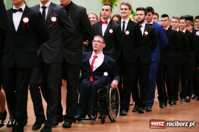 Zdjęcie w galerii na portalu naszraciborz.pl: Sezon studni&oacute;wek rozpoczęty - I LO im. Kasprowicza wybrało Arenę Rafako FOTO I WIDEO wiadomości z regionu