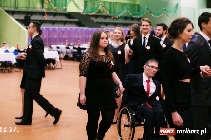 Zdjęcie w galerii na portalu naszraciborz.pl: Sezon studni&oacute;wek rozpoczęty - I LO im. Kasprowicza wybrało Arenę Rafako FOTO I WIDEO wiadomości z regionu