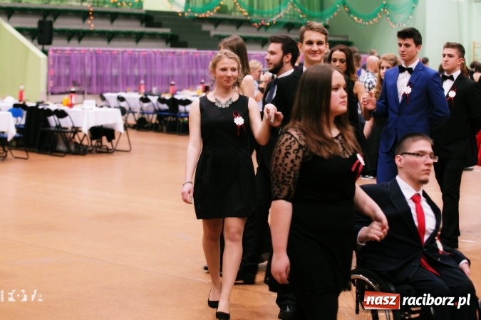 Zdjęcie w galerii na portalu naszraciborz.pl: Sezon studni&oacute;wek rozpoczęty - I LO im. Kasprowicza wybrało Arenę Rafako FOTO I WIDEO wiadomości z regionu