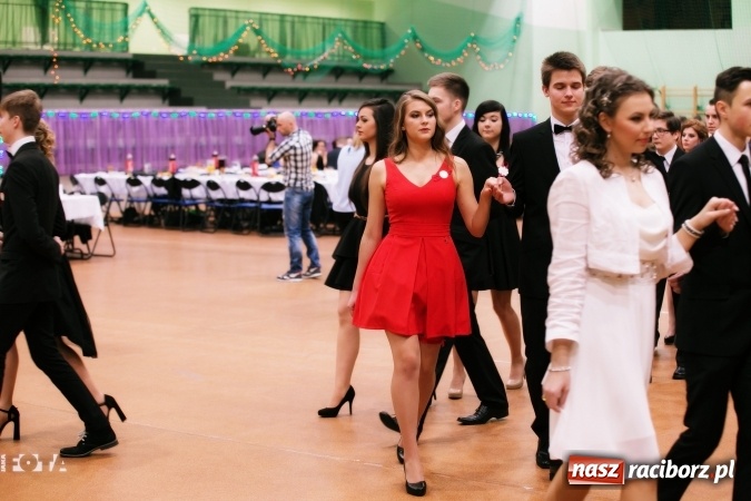 Zdjęcie w galerii na portalu naszraciborz.pl: Sezon studni&oacute;wek rozpoczęty - I LO im. Kasprowicza wybrało Arenę Rafako FOTO I WIDEO wiadomości z regionu