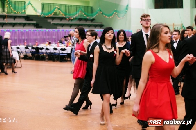 Zdjęcie w galerii na portalu naszraciborz.pl: Sezon studni&oacute;wek rozpoczęty - I LO im. Kasprowicza wybrało Arenę Rafako FOTO I WIDEO wiadomości z regionu