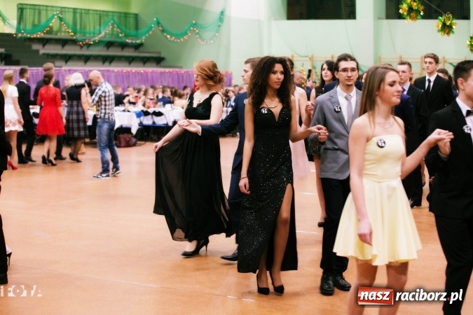 Zdjęcie w galerii na portalu naszraciborz.pl: Sezon studni&oacute;wek rozpoczęty - I LO im. Kasprowicza wybrało Arenę Rafako FOTO I WIDEO wiadomości z regionu