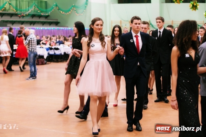 Zdjęcie w galerii na portalu naszraciborz.pl: Sezon studni&oacute;wek rozpoczęty - I LO im. Kasprowicza wybrało Arenę Rafako FOTO I WIDEO wiadomości z regionu