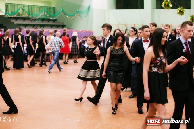 Zdjęcie w galerii na portalu naszraciborz.pl: Sezon studni&oacute;wek rozpoczęty - I LO im. Kasprowicza wybrało Arenę Rafako FOTO I WIDEO wiadomości z regionu