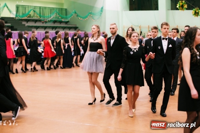 Zdjęcie w galerii na portalu naszraciborz.pl: Sezon studni&oacute;wek rozpoczęty - I LO im. Kasprowicza wybrało Arenę Rafako FOTO I WIDEO wiadomości z regionu