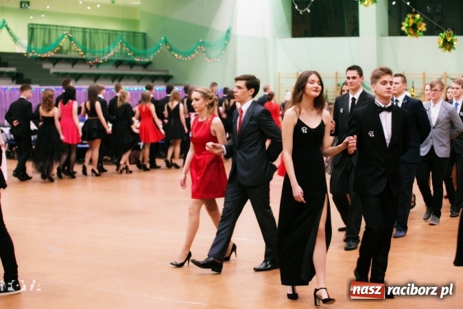 Zdjęcie w galerii na portalu naszraciborz.pl: Sezon studni&oacute;wek rozpoczęty - I LO im. Kasprowicza wybrało Arenę Rafako FOTO I WIDEO wiadomości z regionu