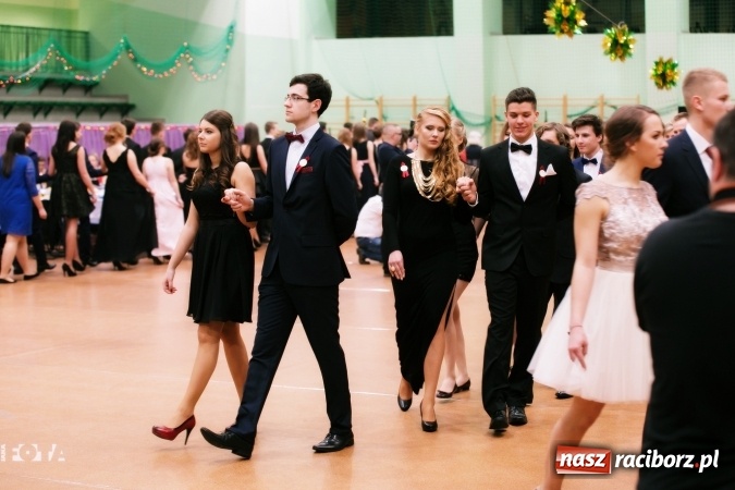 Zdjęcie w galerii na portalu naszraciborz.pl: Sezon studni&oacute;wek rozpoczęty - I LO im. Kasprowicza wybrało Arenę Rafako FOTO I WIDEO wiadomości z regionu