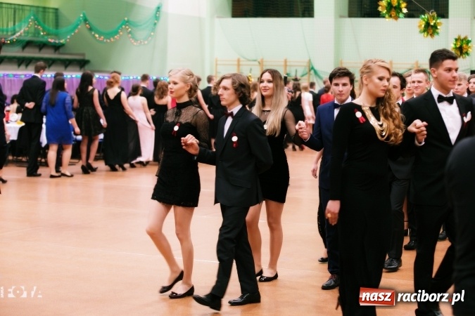 Zdjęcie w galerii na portalu naszraciborz.pl: Sezon studni&oacute;wek rozpoczęty - I LO im. Kasprowicza wybrało Arenę Rafako FOTO I WIDEO wiadomości z regionu