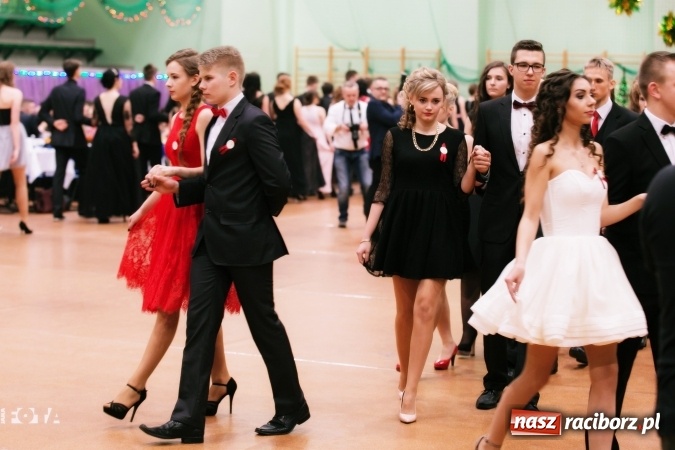 Zdjęcie w galerii na portalu naszraciborz.pl: Sezon studni&oacute;wek rozpoczęty - I LO im. Kasprowicza wybrało Arenę Rafako FOTO I WIDEO wiadomości z regionu