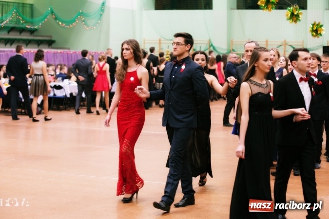 Zdjęcie w galerii na portalu naszraciborz.pl: Sezon studni&oacute;wek rozpoczęty - I LO im. Kasprowicza wybrało Arenę Rafako FOTO I WIDEO wiadomości z regionu