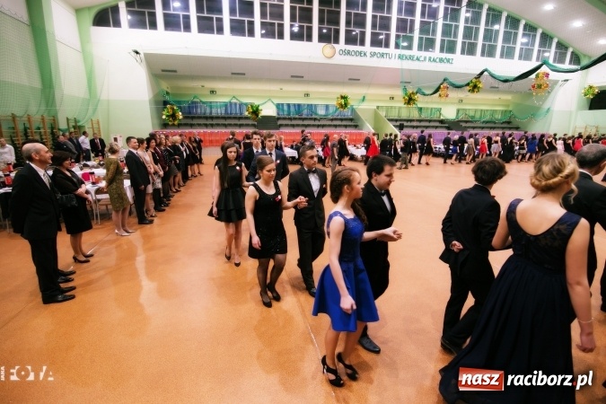 Zdjęcie w galerii na portalu naszraciborz.pl: Sezon studni&oacute;wek rozpoczęty - I LO im. Kasprowicza wybrało Arenę Rafako FOTO I WIDEO wiadomości z regionu