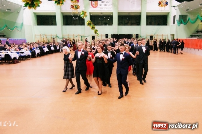 Zdjęcie w galerii na portalu naszraciborz.pl: Sezon studni&oacute;wek rozpoczęty - I LO im. Kasprowicza wybrało Arenę Rafako FOTO I WIDEO wiadomości z regionu