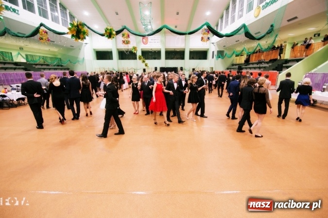 Zdjęcie w galerii na portalu naszraciborz.pl: Sezon studni&oacute;wek rozpoczęty - I LO im. Kasprowicza wybrało Arenę Rafako FOTO I WIDEO wiadomości z regionu