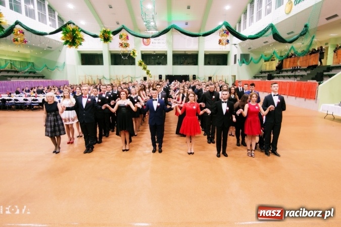 Zdjęcie w galerii na portalu naszraciborz.pl: Sezon studni&oacute;wek rozpoczęty - I LO im. Kasprowicza wybrało Arenę Rafako FOTO I WIDEO wiadomości z regionu